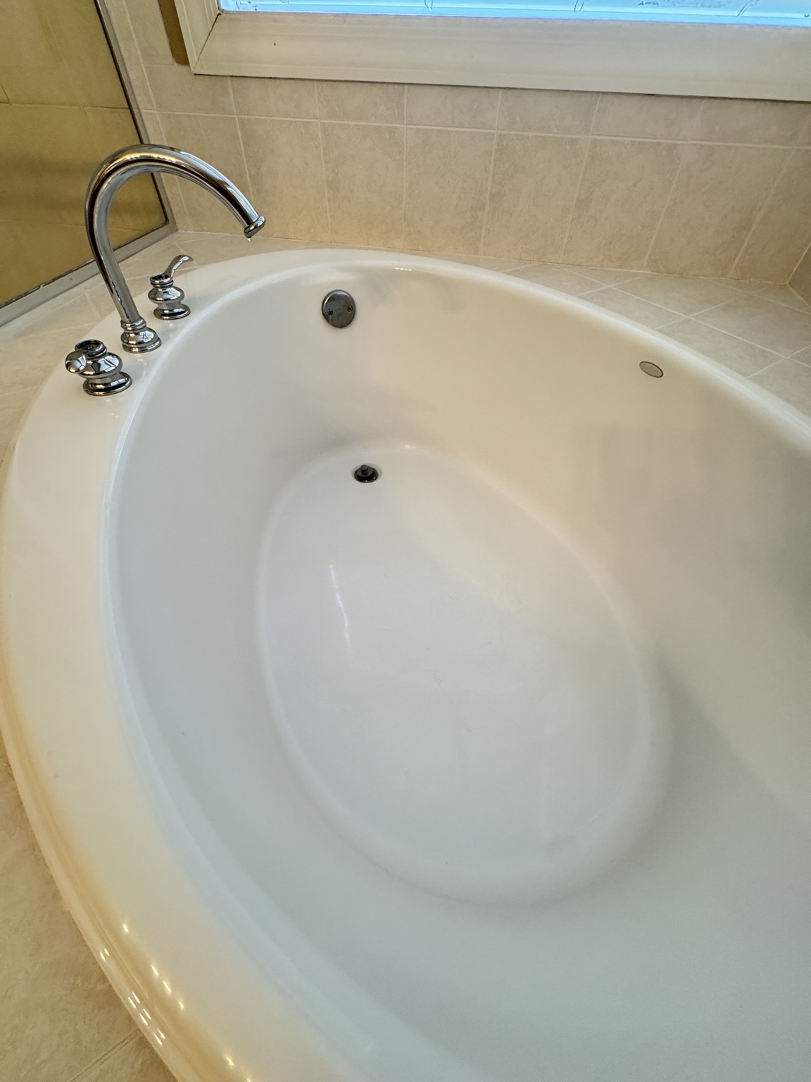 Bathtub after cleaning